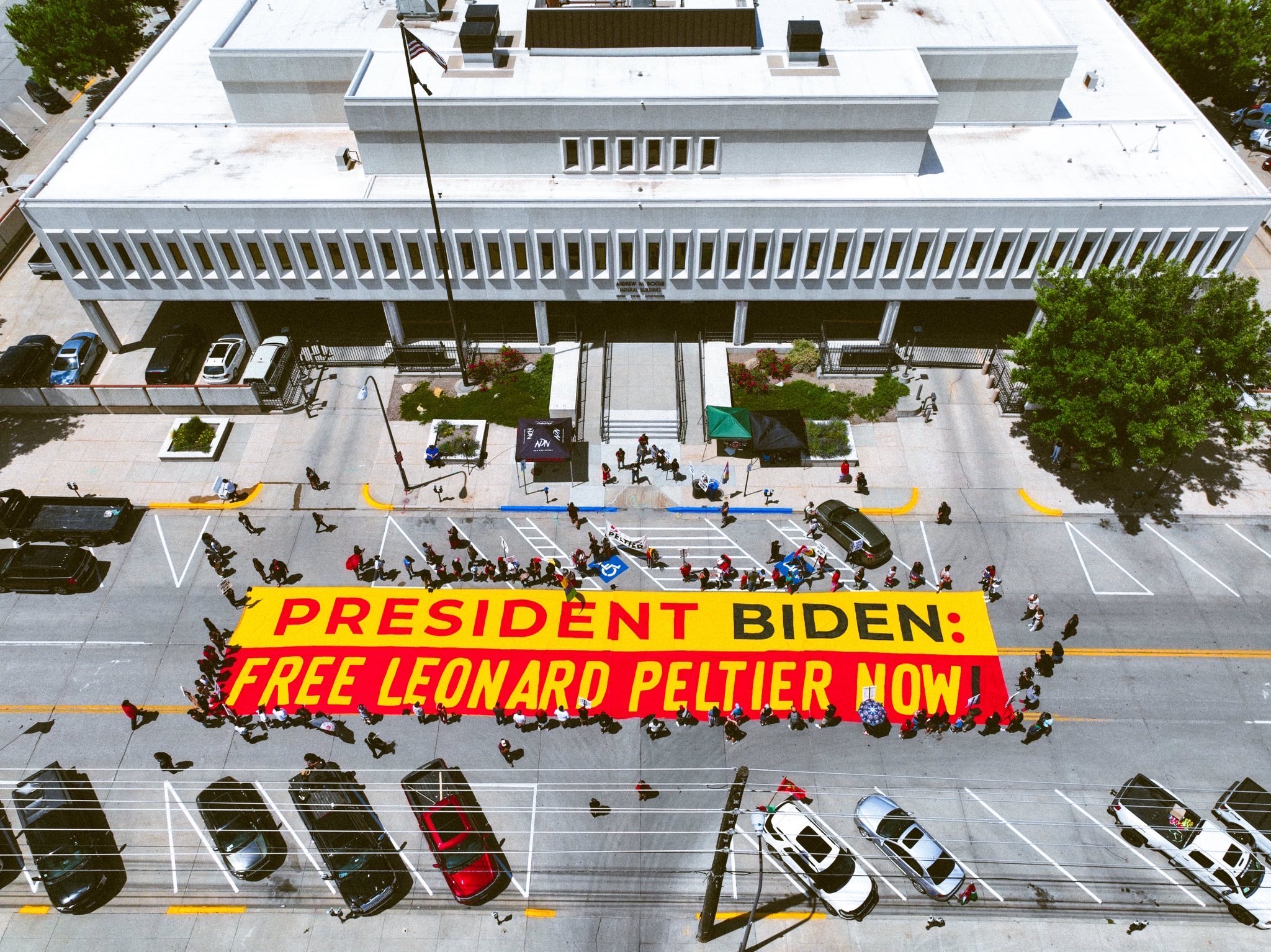  Sign the Petition: President Biden #FreeLeonardPeltier